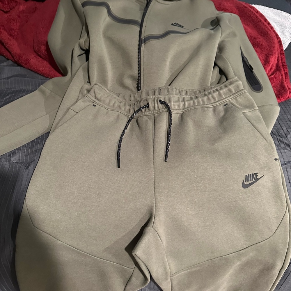 Nike Tech Sage Green Set men size medium